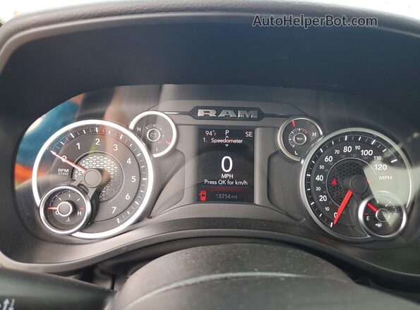 1C6RRFFG4SN732410 2025 RAM 1500 Burgundy Вид щитка приладів