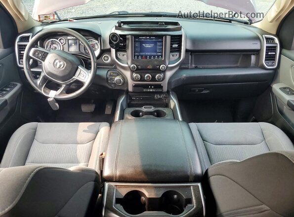 1C6RRFFG5KN817286 2019 RAM 1500 Burgundy Widok deski rozdzielczej
