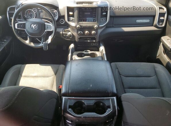 1C6RRFFG5KN909806 2019 RAM 1500 Синий Вид панели приборов