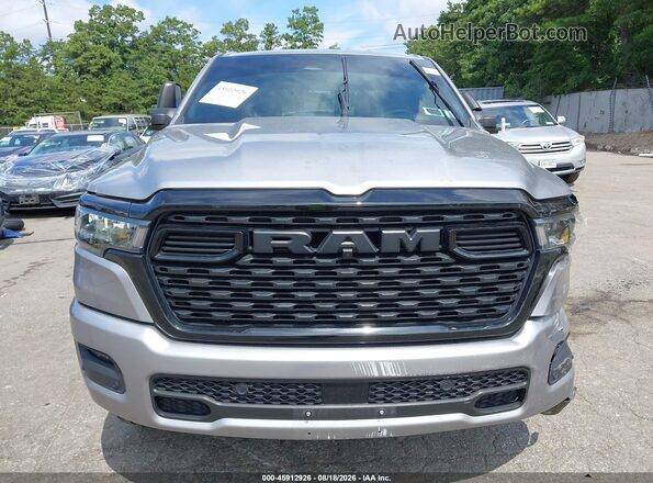 1C6RRFFG5SN505453 2025 RAM 1500 Серебряный Вид задней части салона
