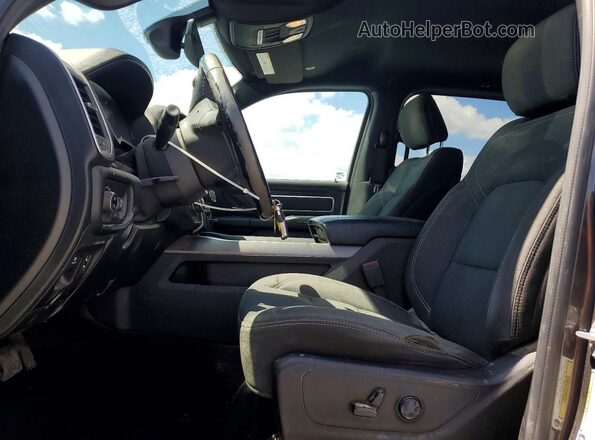 1C6RRFFG7KN797686 2019 RAM 1500 Gray Вид салону спереду