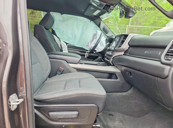 1C6RRFFG7NN286905 2022 RAM 1500 Charcoal Front interior view