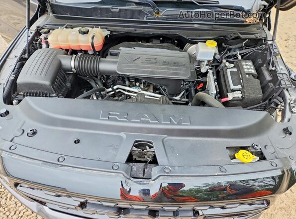 1C6RRFFG7NN286905 2022 RAM 1500 Charcoal Rear interior view