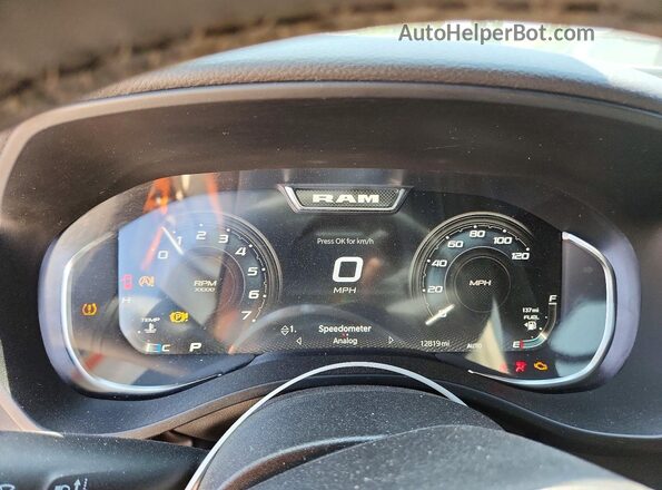 1C6RRFFG8SN684328 2025 RAM 1500 White Instrument cluster view