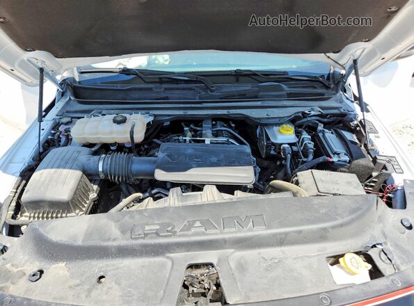 1C6RRFFG8SN684328 2025 RAM 1500 White Rear interior view