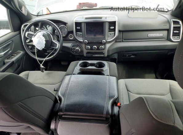 1C6RRFFG9NN295699 2022 RAM 1500 Black Առջևի վահանակի տեսք