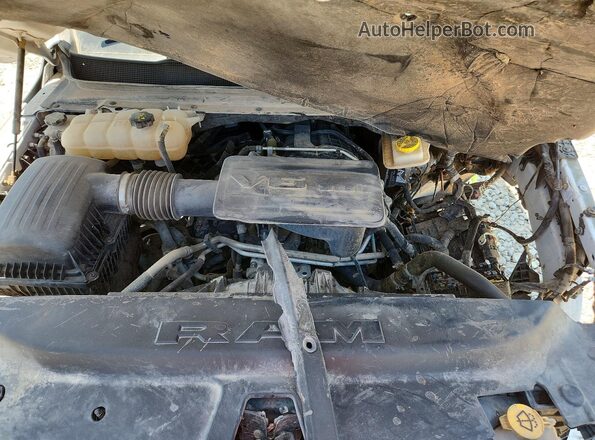 1C6RRFGG5SN676699 2025 RAM 1500 White უკანა სალონის ხედი
