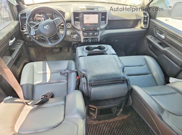 1C6RRFGG9RN108322 2024 RAM 1500 White Vista del salpicadero