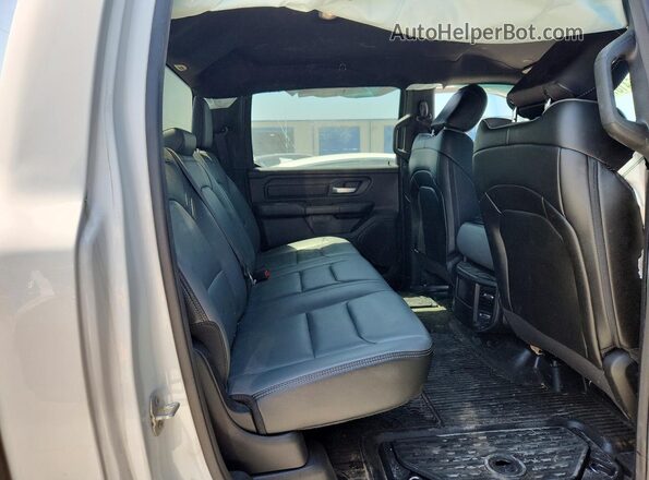 1C6RRFGG9RN108322 2024 RAM 1500 White Vista de los asientos traseros