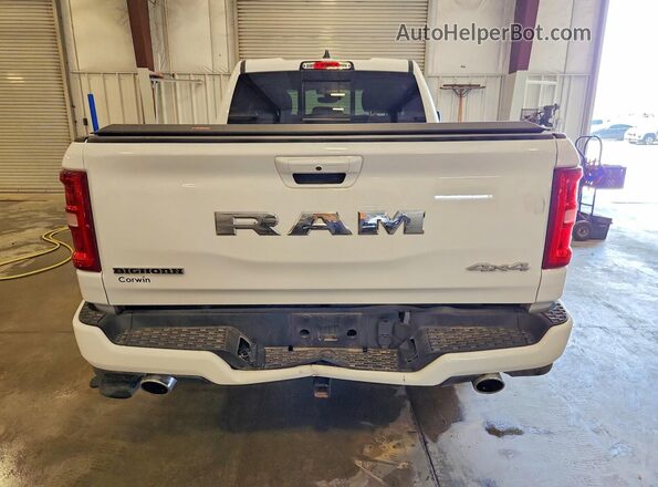 1C6SRFBP1SN687255 2025 RAM 1500 White Vista trasera