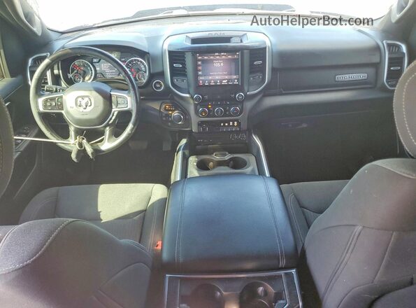 1C6SRFBT0KN655927 2019 RAM 1500 Синий Вид панели приборов