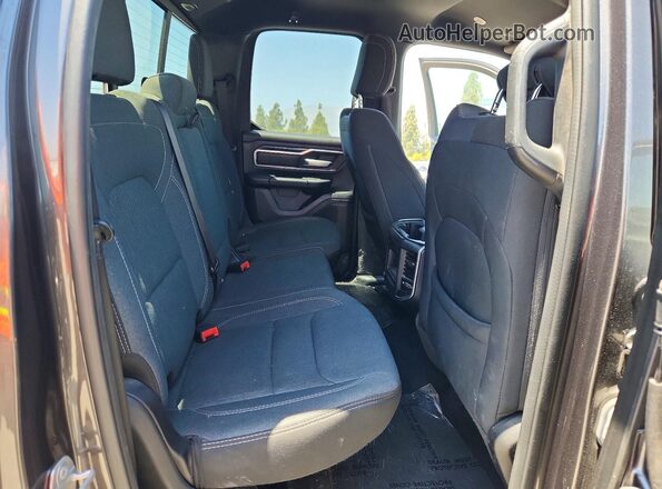 1C6SRFBT1MN732694 2021 RAM 1500 Charcoal Widok tylnych siedzeń