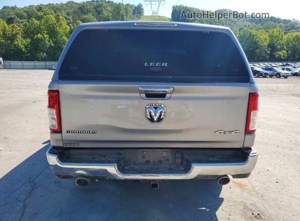 1C6SRFBT2KN768682 2019 RAM 1500 Silver Vista trasera
