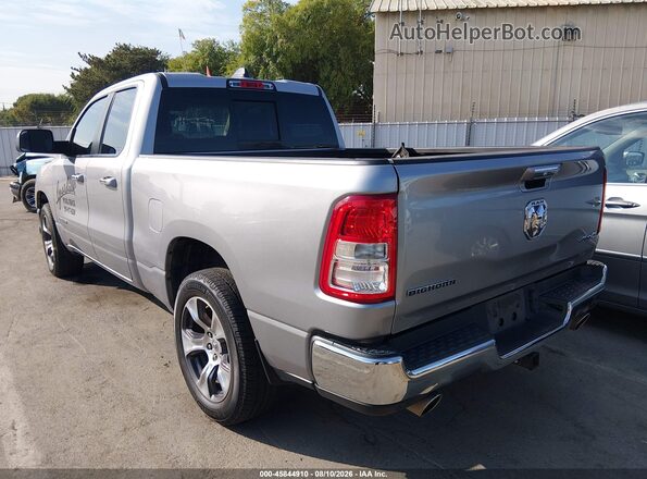 1C6SRFBT2KN821428 2019 RAM 1500 Silver Trasero izquierdo