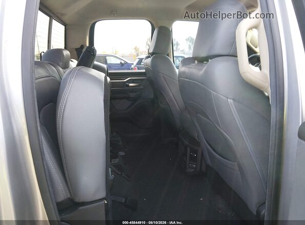 1C6SRFBT2KN821428 2019 RAM 1500 Silver Vista de la etiqueta del VIN