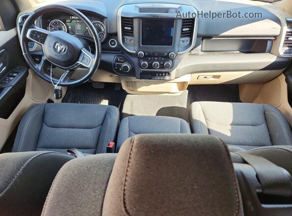 1C6SRFBTXKN513181 2019 RAM 1500 Burgundy Vista del salpicadero