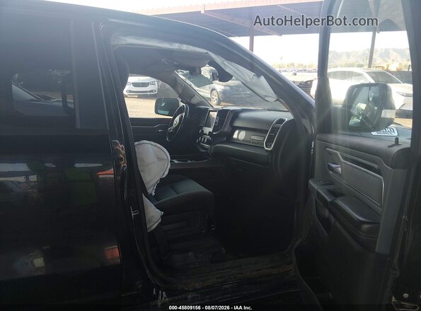 1C6SRFBTXLN253673 2020 RAM 1500 Черный Вид салона спереди