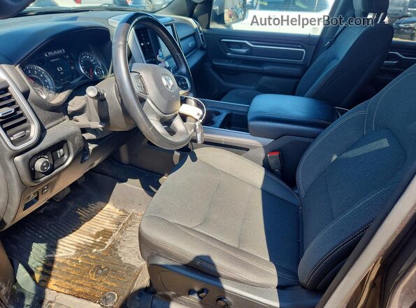 1C6SRFBTXNN222880 2022 RAM 1500 Серый Вид салона спереди
