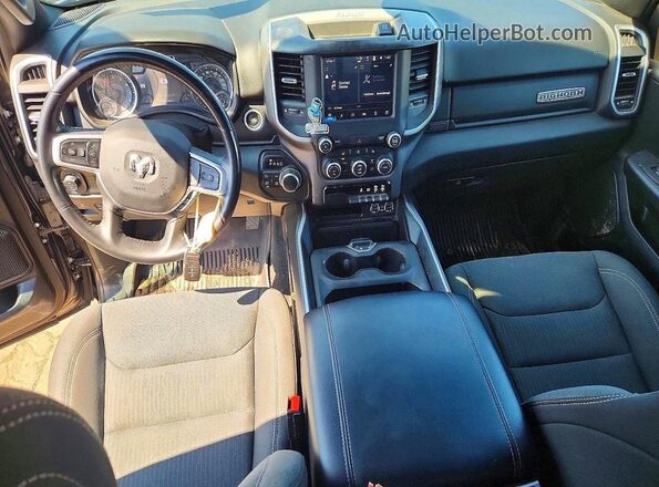 1C6SRFBTXNN222880 2022 RAM 1500 Серый Вид панели приборов