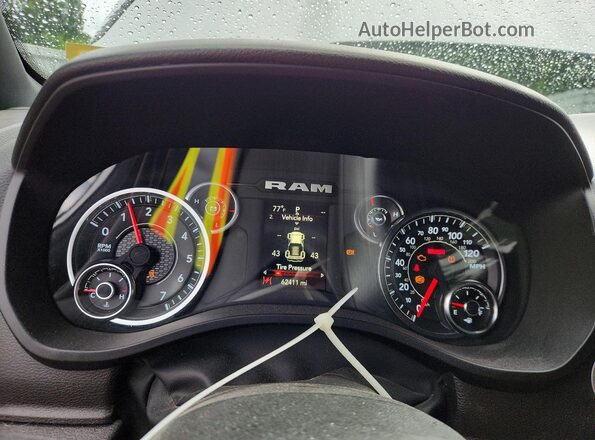 1C6SRFCT3RN127517 2024 RAM 1500 White ხელსაწყოთა პანელის ხედი