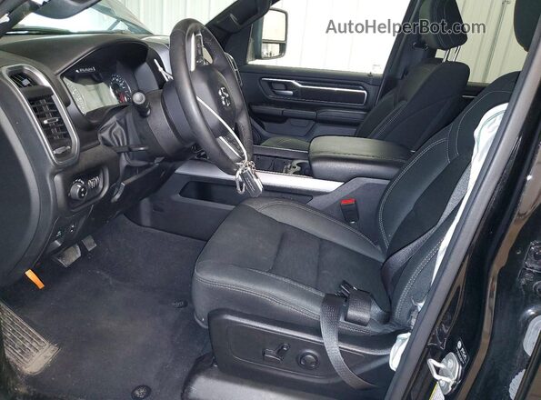 1C6SRFFP1SN537592 2025 RAM 1500 Черный Вид салона спереди