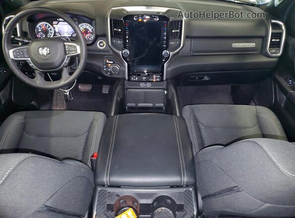 1C6SRFFP1SN537592 2025 RAM 1500 Черный Вид панели приборов