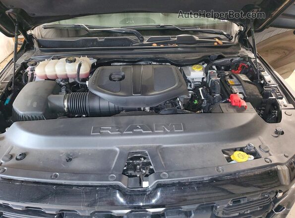 1C6SRFFP1SN537592 2025 RAM 1500 Черный Вид задней части салона