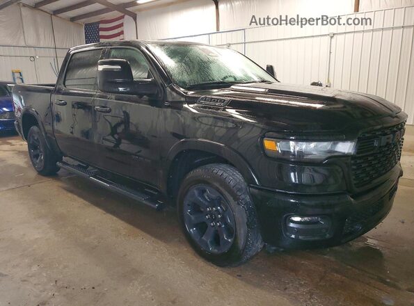 1C6SRFFP1SN537592 2025 RAM 1500 Черный Передняя правая четверть