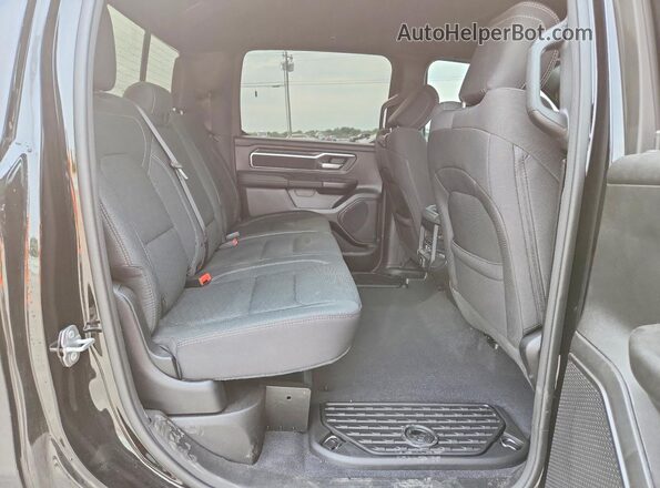 1C6SRFFP6TN164664 2026 RAM 1500 Black Widok tylnych siedzeń