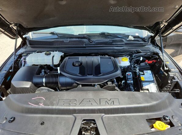 1C6SRFFP6TN190696 2026 RAM 1500 Черный Вид задней части салона