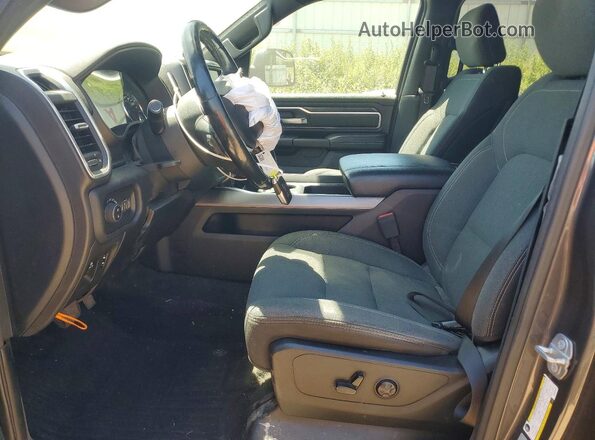 1C6SRFFT0KN565686 2019 RAM 1500 Black Front interior view