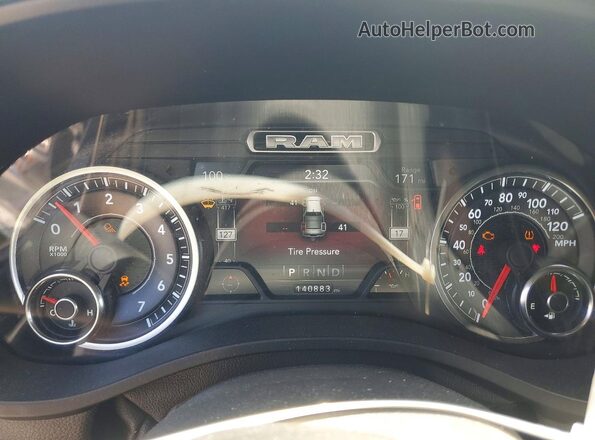 1C6SRFFT0KN565686 2019 RAM 1500 Black Instrument cluster view