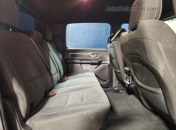 1C6SRFFT0KN676108 2019 RAM 1500 Blue Widok tylnych siedzeń