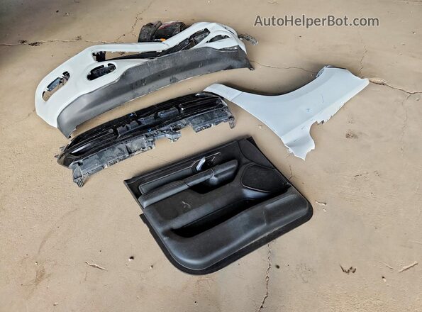 1C6SRFFT0LN243468 2020 RAM 1500 White Vista del compartimento del motor