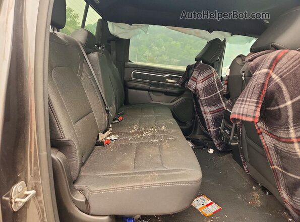 1C6SRFFT0LN348561 2020 RAM 1500 Gray Vista de los asientos traseros