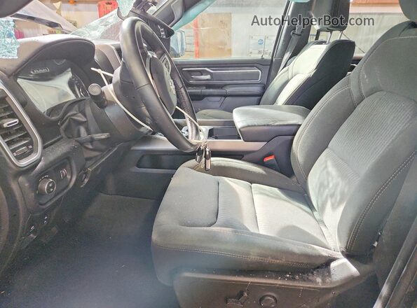 1C6SRFFT0NN453622 2022 RAM 1500 Gray Front interior view