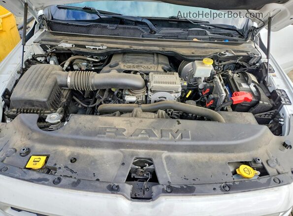 1C6SRFFT1NN424338 2022 RAM 1500 Белый Вид задней части салона