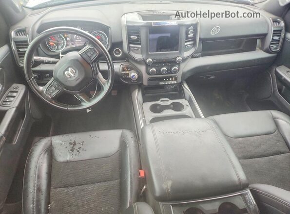 1C6SRFFT2MN782160 2021 RAM 1500 Silver Widok deski rozdzielczej