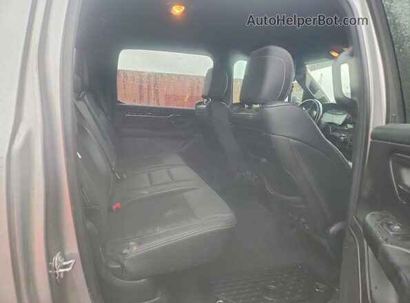 1C6SRFFT2MN782160 2021 RAM 1500 Silver Widok tylnych siedzeń