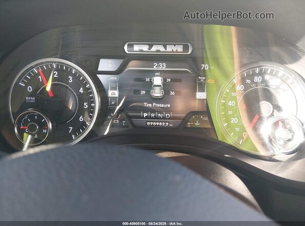 1C6SRFFT2RN117511 2024 RAM 1500 White Հետևի նստատեղերի տեսք