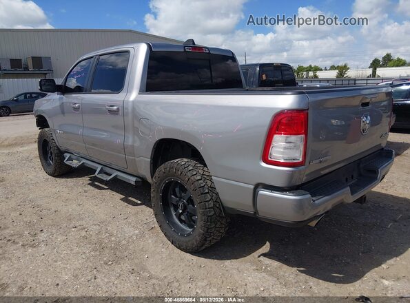 1C6SRFFT3KN737175 2019 RAM 1500 Silver Trasero izquierdo