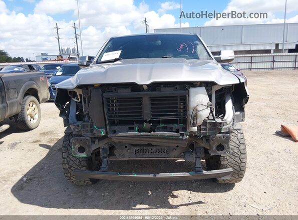 1C6SRFFT3KN737175 2019 RAM 1500 Silver Vista interior trasera