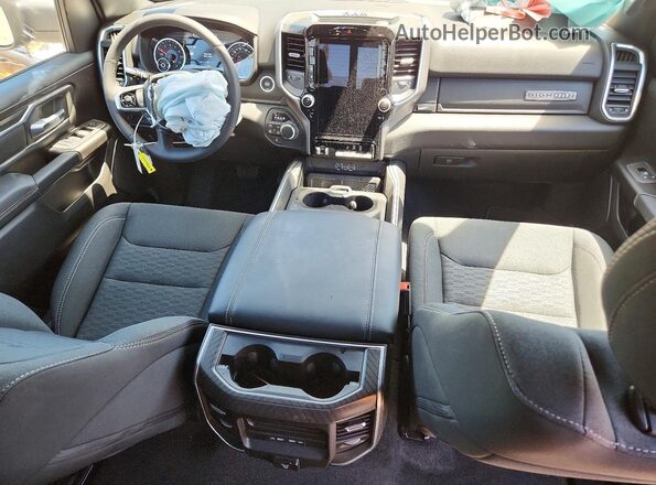 1C6SRFFT3TN319524 2026 RAM 1500 Green Vista del salpicadero
