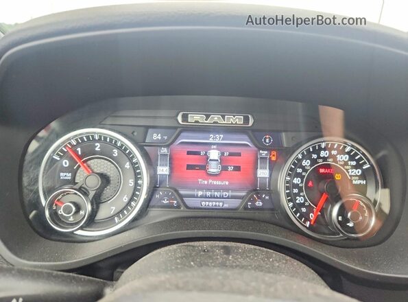 1C6SRFFT5KN575789 2019 RAM 1500 Red Widok zestawu wskaźników