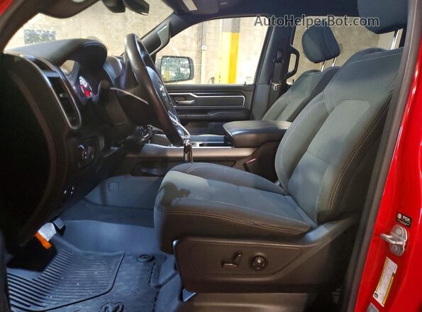 1C6SRFFT5MN680349 2021 RAM 1500 Red Vista interior delantera
