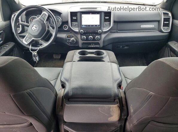 1C6SRFFT5PN689296 2023 RAM 1500 White Vista del salpicadero