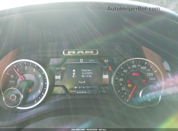 1C6SRFFT6KN664013 2019 RAM 1500 Gray Vista de los asientos traseros