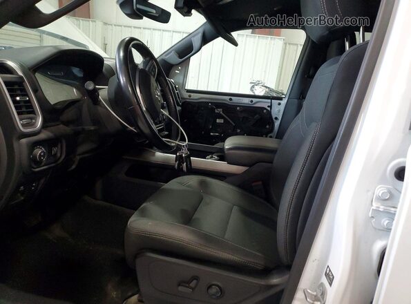 1C6SRFFT6MN670834 2021 RAM 1500 White Front interior view