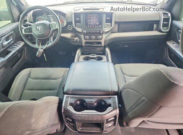 1C6SRFFT7KN711775 2019 RAM 1500 Silver Widok deski rozdzielczej