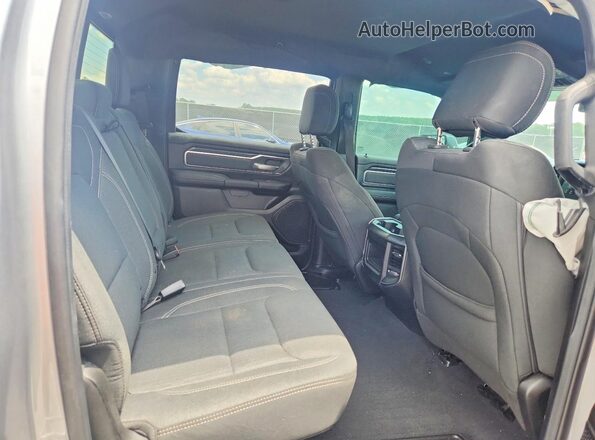 1C6SRFFT7KN711775 2019 RAM 1500 Silver Widok tylnych siedzeń